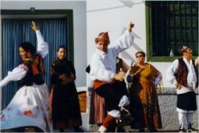 Actuación del Grupo folclórico El Pilar, en 1998