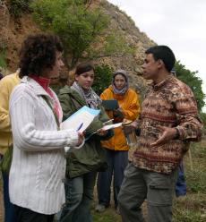 Yolanda e Ismael (de VoluntaRíos), en primer plano.