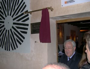 J.A. Biel descubre la placa conmemorativa de la inauguración. Un momento histórico para Blesa