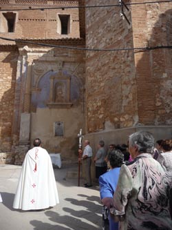 Bendición del altar exterior dedicado a la Virgen María, en Blesa