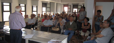 Alejandro Abadía París en una conferencia en Blesa, Aragón