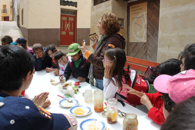 Visita de los escolares de Escucha a Blesa en 2014