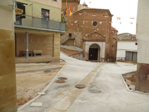 obras en la plaza Vieja de Blesa