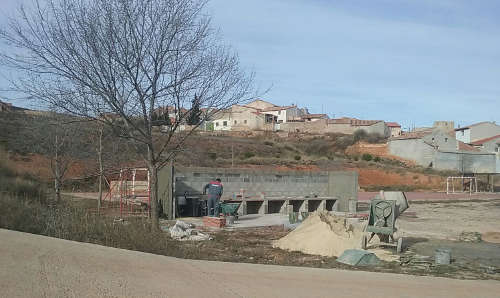 Construcción de unas barbacoas.