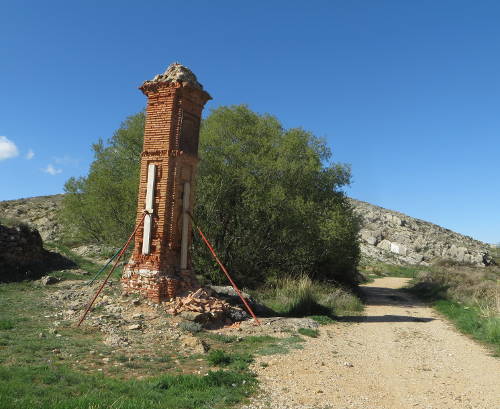 Perión de San Miguel, con una peligrosa inclinación
