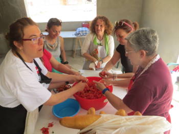Preparando una comida popular.