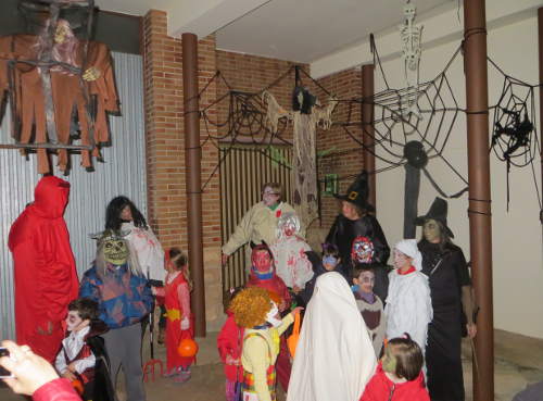 Animada fiesta de halloween en Blesa, Aragón