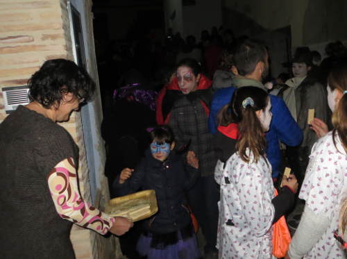 Animada fiesta de halloween en Blesa, Aragón