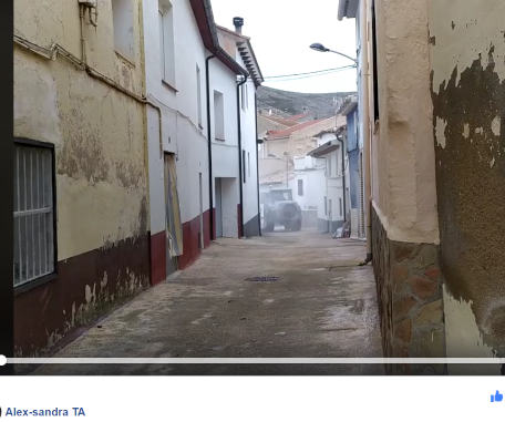 Desinfectando las calles en Blesa (Teruel).