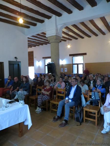 Huesa del Común(Teruel) el 2 de septiembre de 2023. Conferencia, nueva cultura del agua. Pedro Arrojo. Mariano Mérida. Asociación Río Aguasvivas limpio. Contaminación Nitratos.