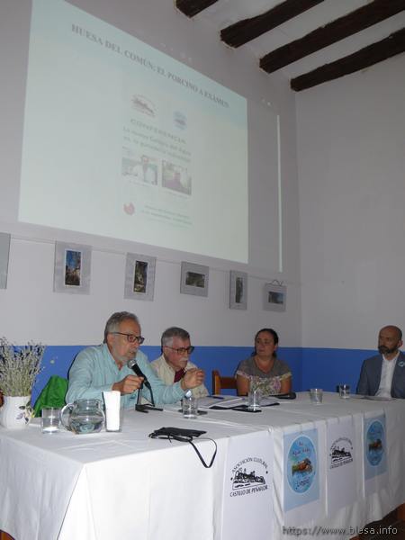 Huesa del Común(Teruel) el 2 de septiembre de 2023. Conferencia, nueva cultura del agua. Pedro Arrojo. Mariano Mérida. Asociación Río Aguasvivas limpio. Contaminación Nitratos.