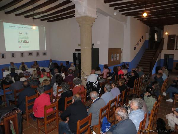 Huesa del Común(Teruel) el 2 de septiembre de 2023. Conferencia, nueva cultura del agua. Pedro Arrojo. Mariano Mérida. Asociación Río Aguasvivas limpio. Contaminación Nitratos.