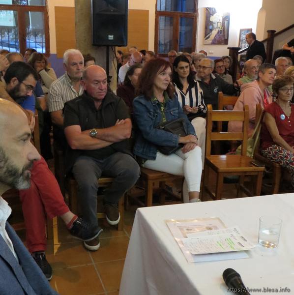 Huesa del Común(Teruel) el 2 de septiembre de 2023. Conferencia, nueva cultura del agua. Pedro Arrojo. Mariano Mérida. Asociación Río Aguasvivas limpio. Contaminación Nitratos.