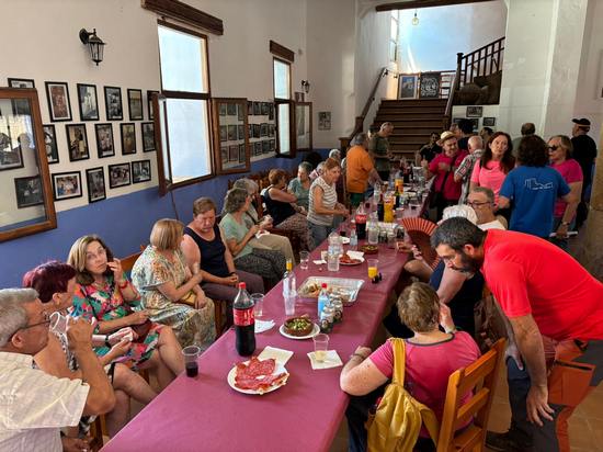 Río Aguasvivas en Huesa del Común. Asociación Río Aguasvivas Limpio. Paseo el 28 de junio de 2025. Agape o vermú con comida venezolana 