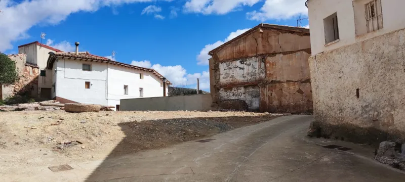 Marzo de 2025. Derribados en Blesa los antiguos hospital y cuartel de la Guardia Civil. Fotografía de Jesús Bartolo