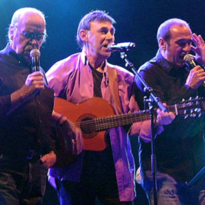 aragonese's most famous singer/songwriters performing together live in Uesca (Wikipedia)