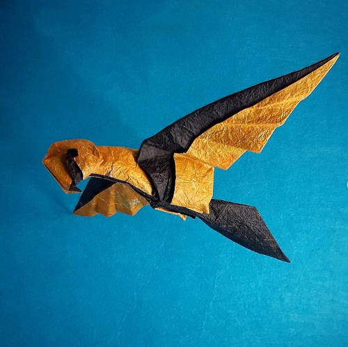 Una de las obras de origami creadas por Jesús Artigas Villanueva, el quebrantahuesos