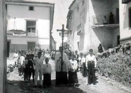 Escolares en procesión (1944)