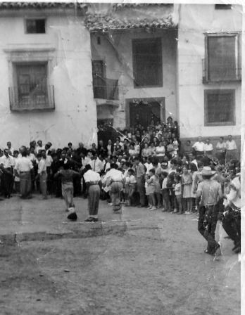 Carrera de sacos en Blesa (Foto cedida por Maria Aznar
