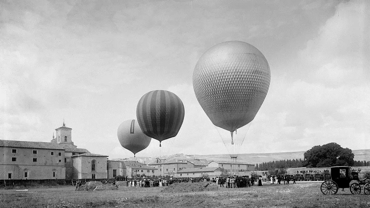 Tres globos que despegaron de Burgos para el estudio del eclipse por encima de las nubes