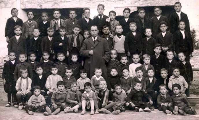 clase de escolares en los años 20 en Blesa