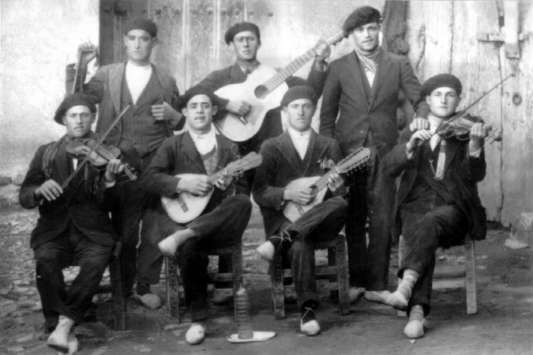 Rondalla del pueblo en los años 20
