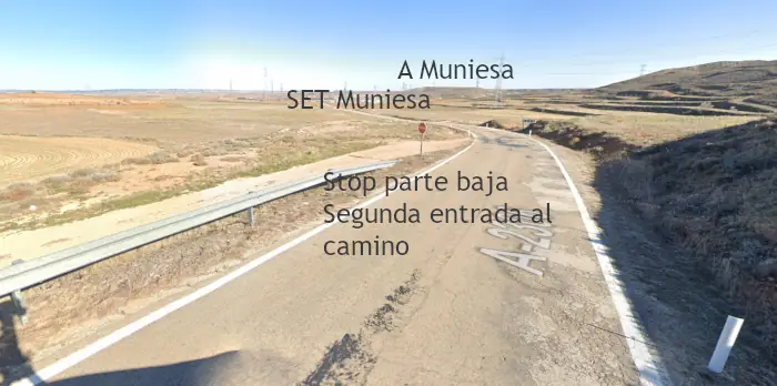 Un  camino de Blesa, que entronca en un área de poca visibilidad en una carretera de tercera (A-2306), puede convertirse en un camino con mucho tránsito para construir un parque de fotovoltaica.