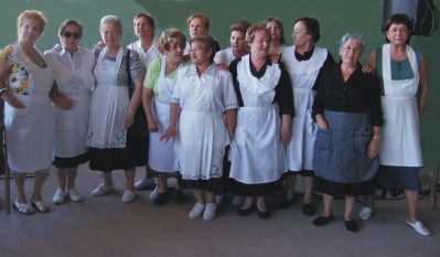 No están todas las que son, pero muchas de nuestras camareras conmemorativas también presentaron dulces.  Foto de Manuel Val