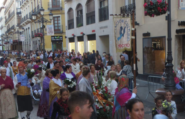 El grupo El Hocino, en la ofrenda de flores a María en Zaragoza el 12 de octubre de 2022 