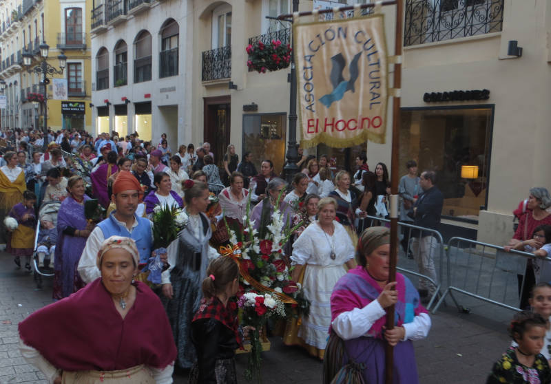 El grupo El Hocino, en la ofrenda de flores a María en Zaragoza el 12 de octubre de 2022 