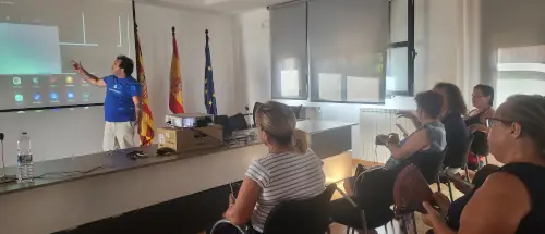 Curso teléfono móvil para mayores, Blesa, 8 de agosto de 2024