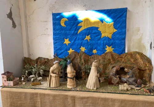 Montaje del belén en Blesa, diciembre 2024