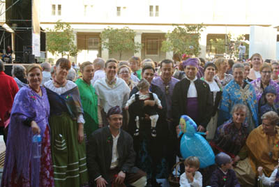 Ofrenda de flores a María en Zaragoza. Grupo EL Hocino de Blesa. 