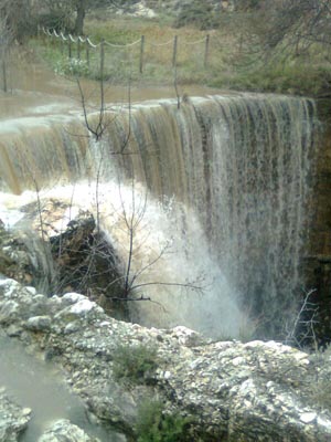 Río Aguasvivas cayendo por El Hocino en Blesa
