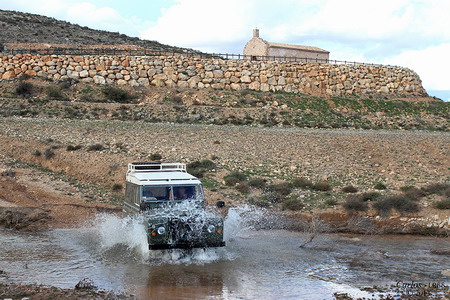 El Aguasvivas a su paso junto a la ermita de Sanchet (Moneva). Pocas veces llega hasta allí el agua.