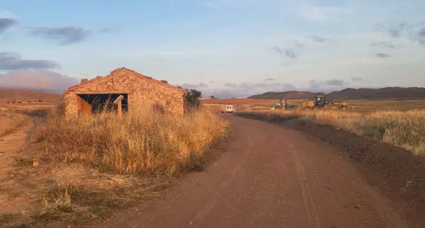 Caminos con el firme recién arreglado.