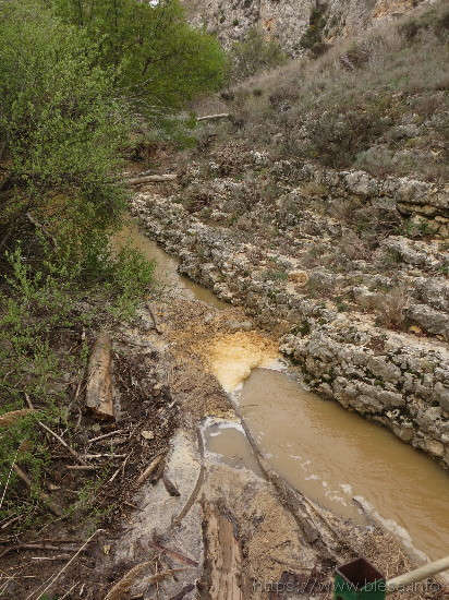 Contaminación del agua superficial en el río Aguasivas, antes de la población de Blesa