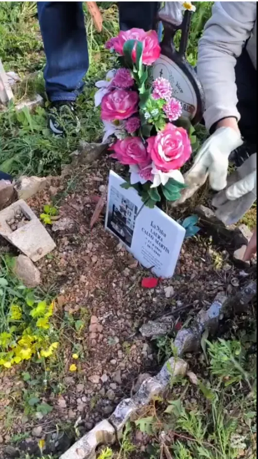 tumba en el cementerio de Blesa, renovada.