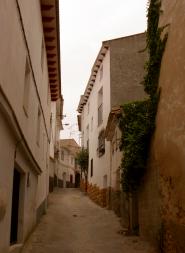 Estrecha calle en pendiente