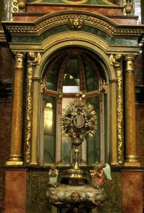 Sagrario de Valdehorna asombrando a los parroquianos