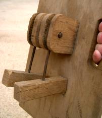 Detalle de una matraca realizada por José Lomba