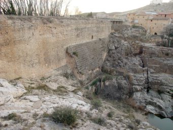 Almonacid de la Cuba (Zaragoza). Espectacular presa romana del siglo I. Foto F.J.Lozano