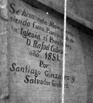 Texto con la autoría de González y Gisbert del monumento realizado en 1881
