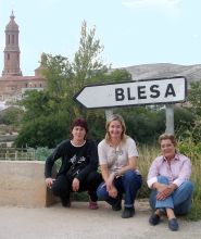 Elisa Blesa y familia  visitaron la localidad de donde probablemente salió algún antepasado.