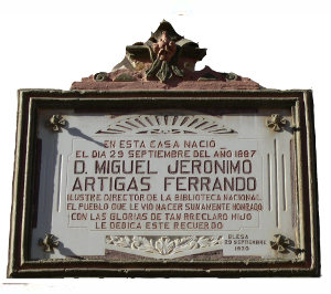 La placa dedicada a Artigas