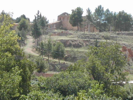 Acceso al cementerio y la ermita del Pilar de Blesa (Teruel) (foto F.J.L.A.)