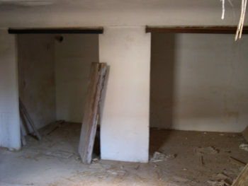 Alcobas en un antiguo hospital de beneficencia, en Blesa (Teruel)
