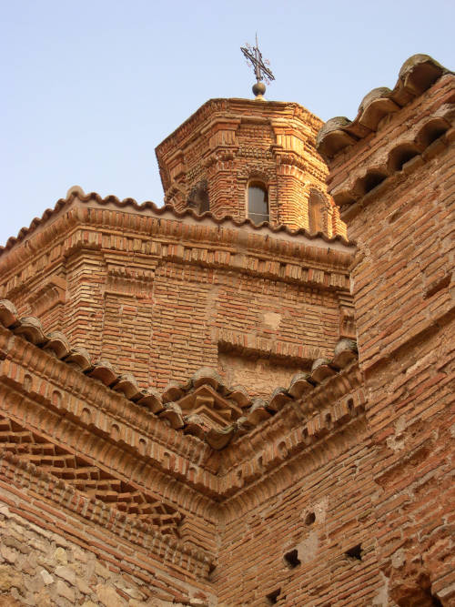 Decoración muros con ladrillo, siglo XVIII. Detale del crucero de la iglesia de Blesa (Teruel)