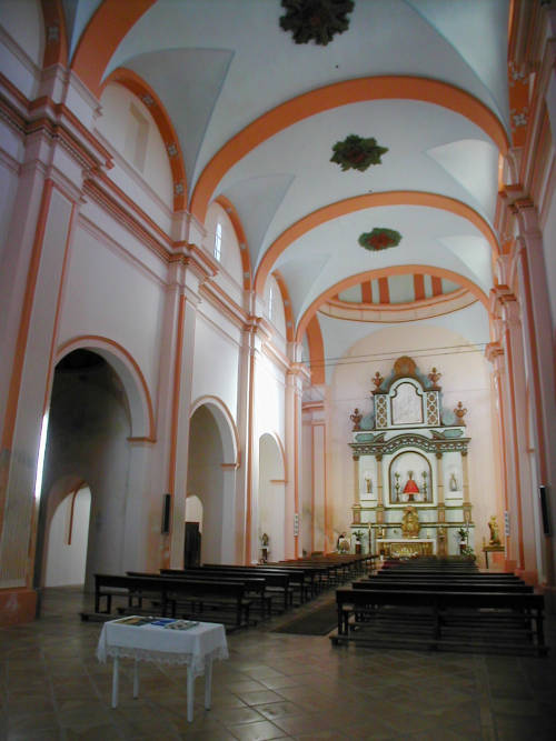 Interior de la iglesia de Blesa, nave central