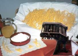 Antigua máquina de hacer fideos